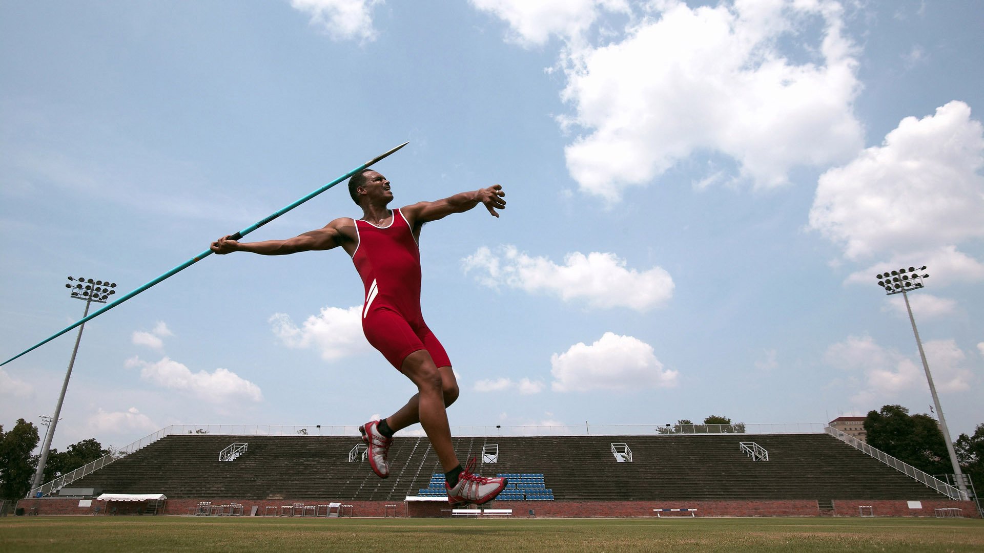 孤胆英雄的双重奏，独行侠的绝杀与浓眉的英超救赎